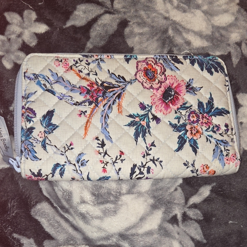 Ver Bradley Quilted Tracel Wallet